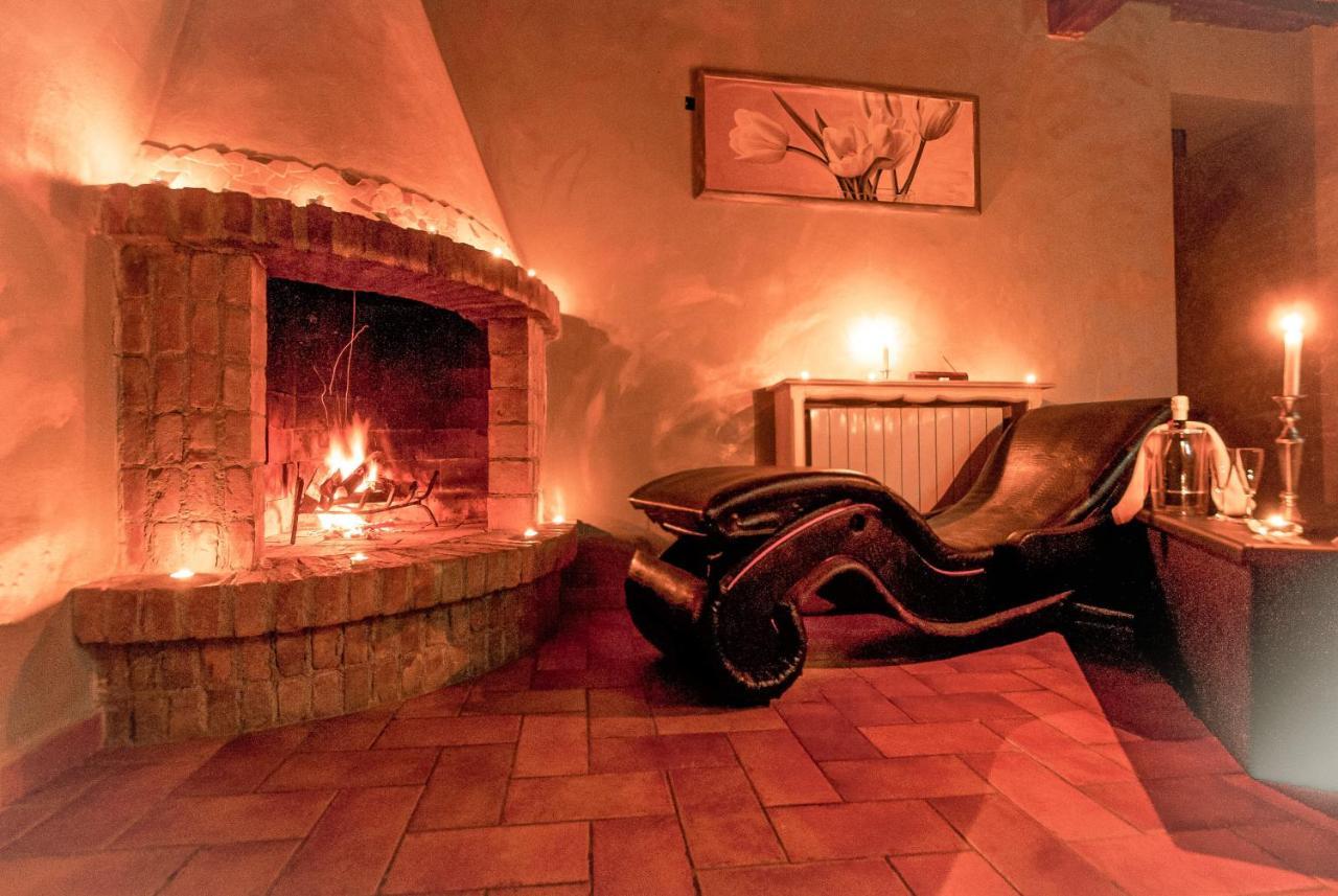 Bed and Breakfast Il Nido D'Amore - Lorenzana Colombaie Екстер'єр фото