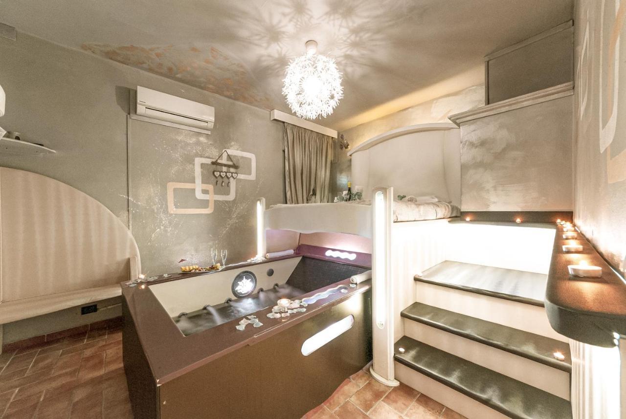 Bed and Breakfast Il Nido D'Amore - Lorenzana Colombaie Екстер'єр фото