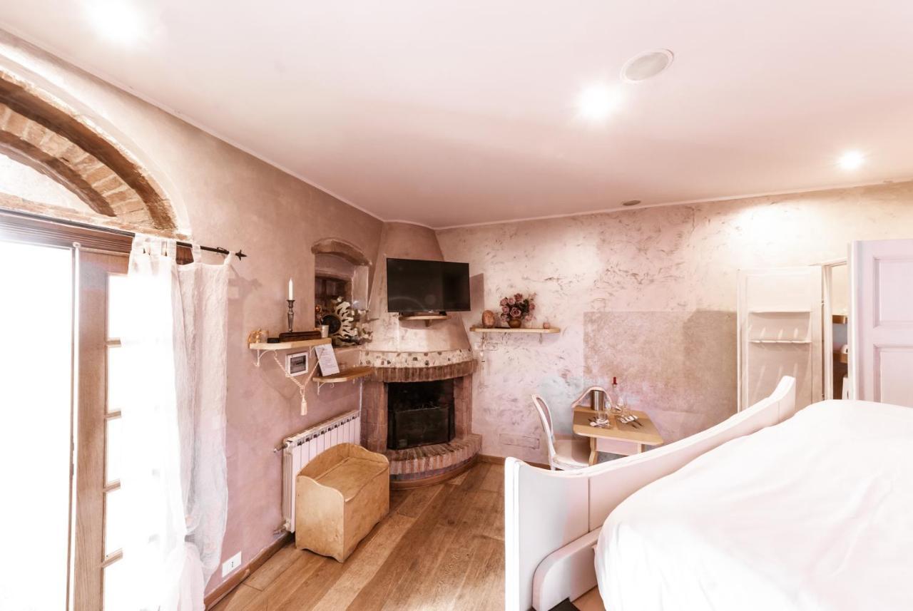 Bed and Breakfast Il Nido D'Amore - Lorenzana Colombaie Екстер'єр фото