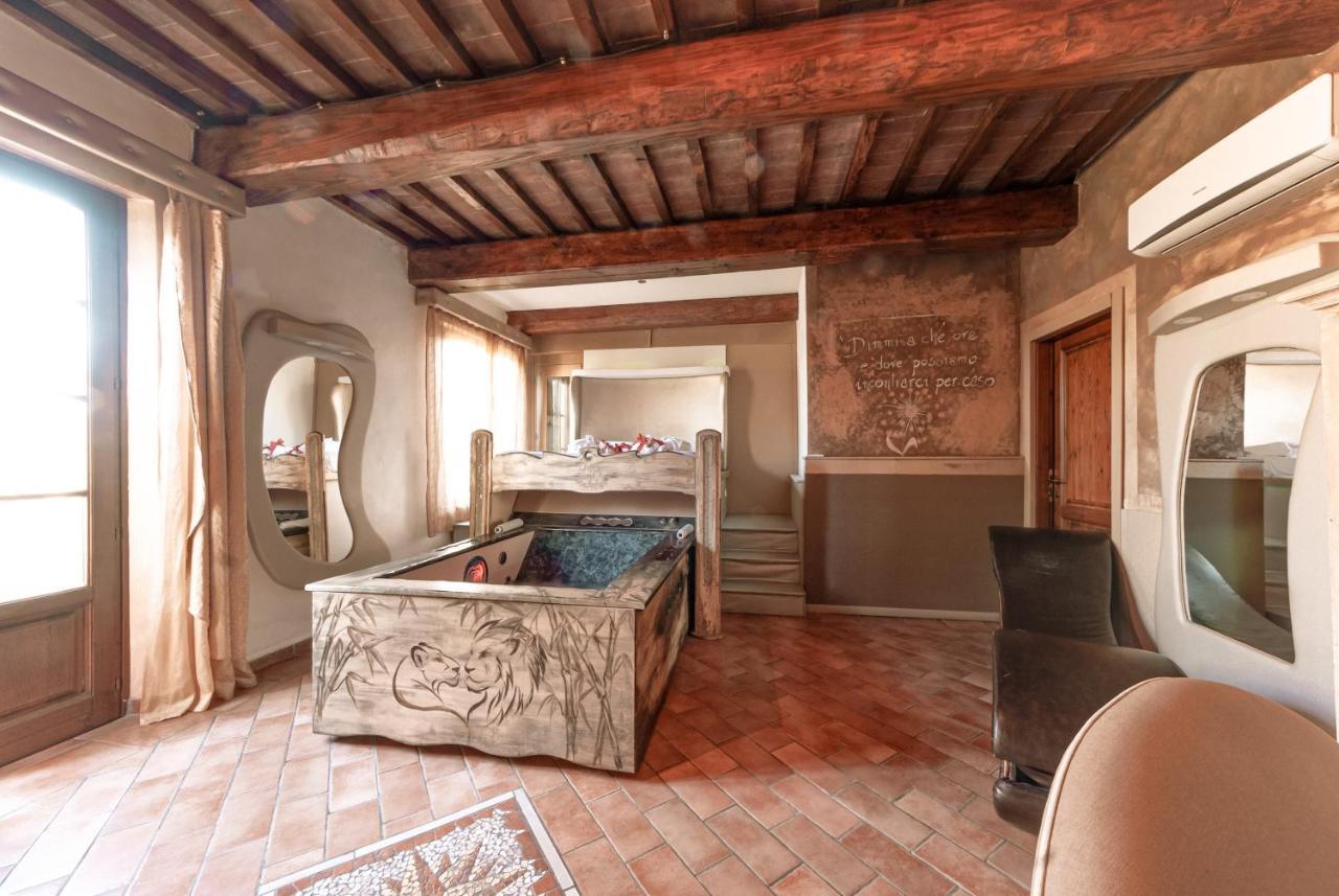 Bed and Breakfast Il Nido D'Amore - Lorenzana Colombaie Екстер'єр фото