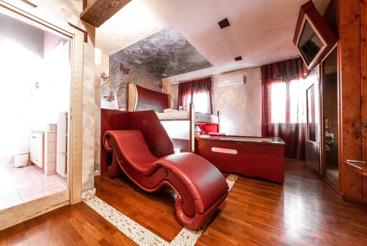 Bed and Breakfast Il Nido D'Amore - Lorenzana Colombaie Екстер'єр фото